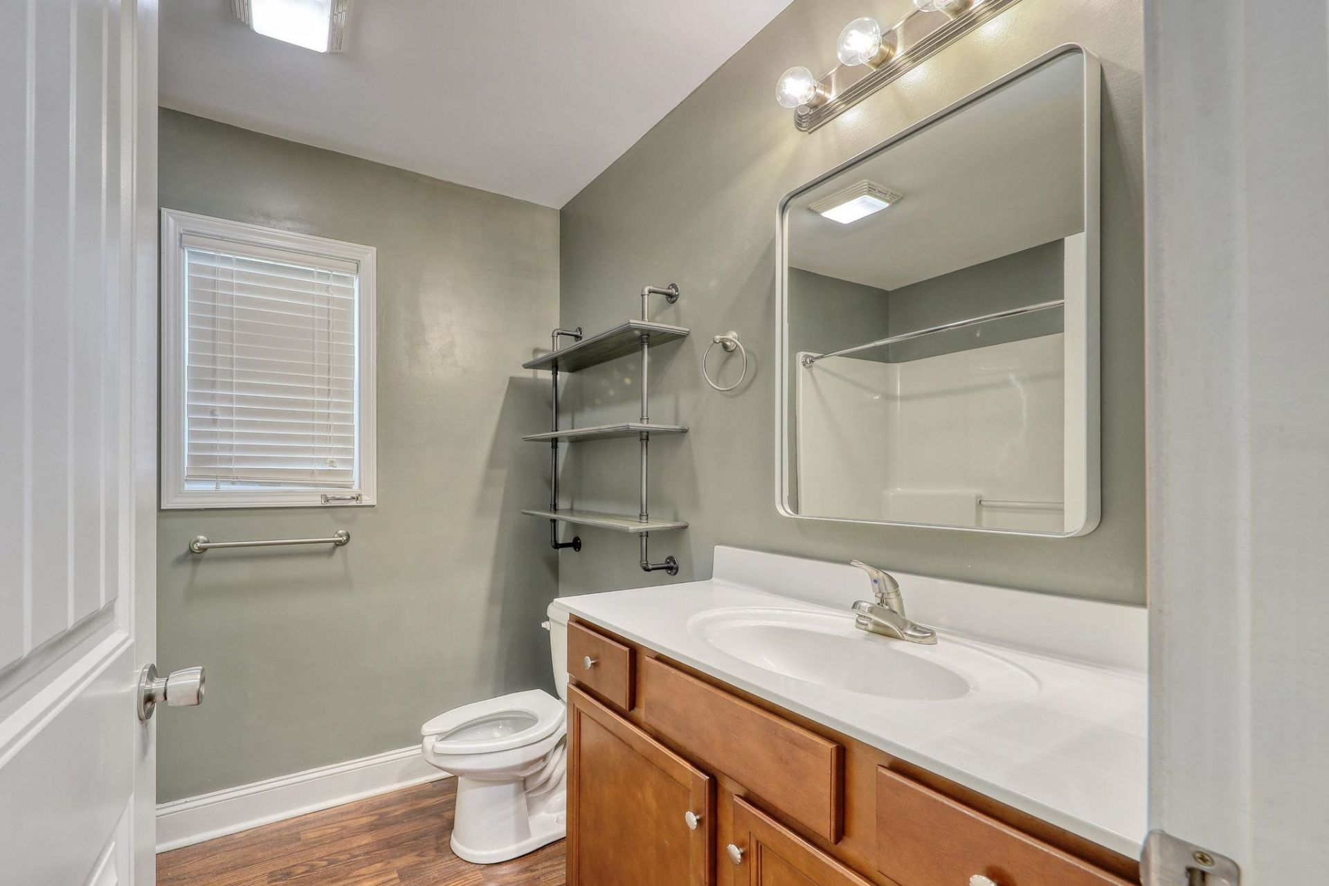 297 Weyburn St. Photo 10