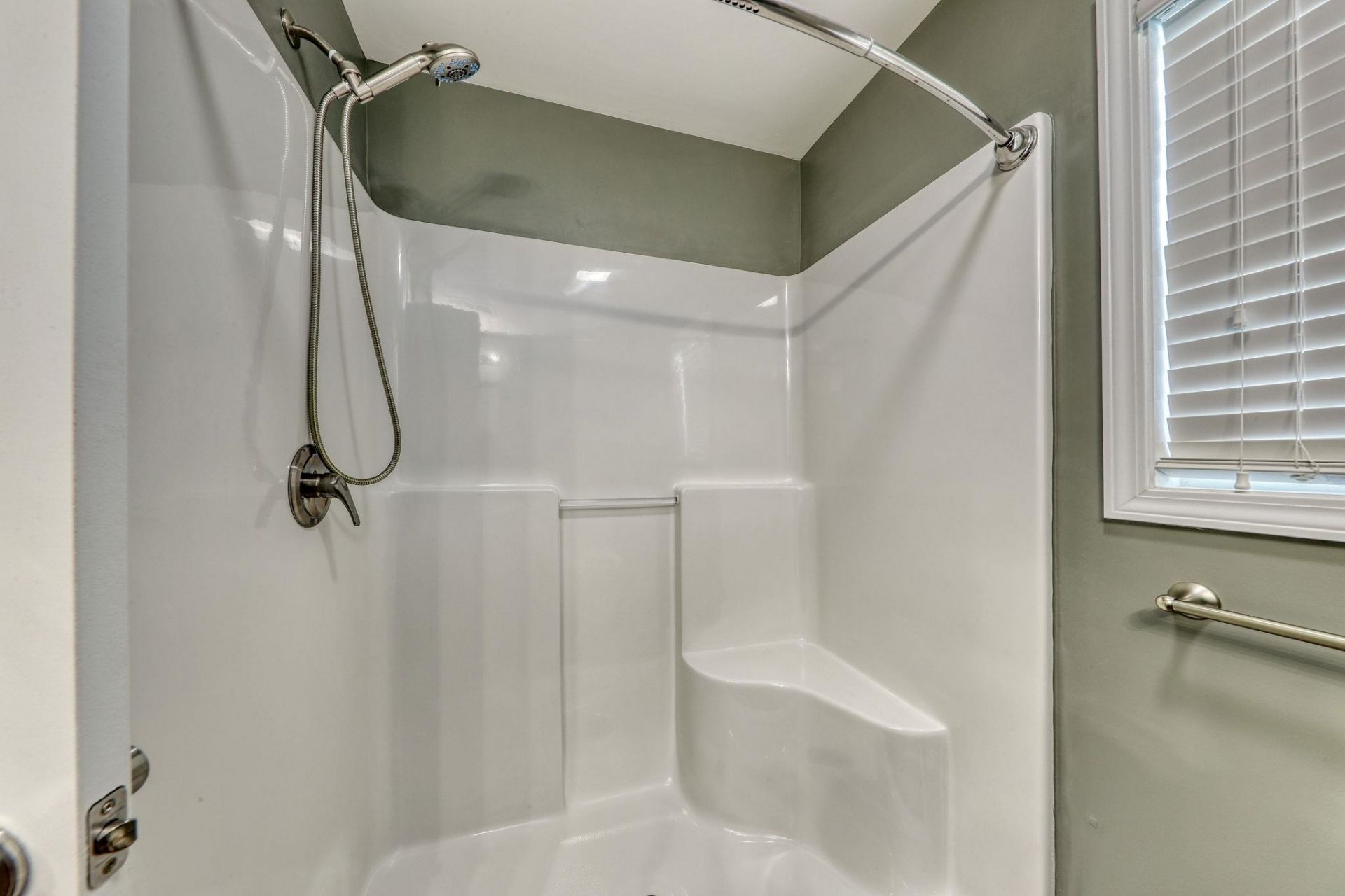 297 Weyburn St. Photo 11