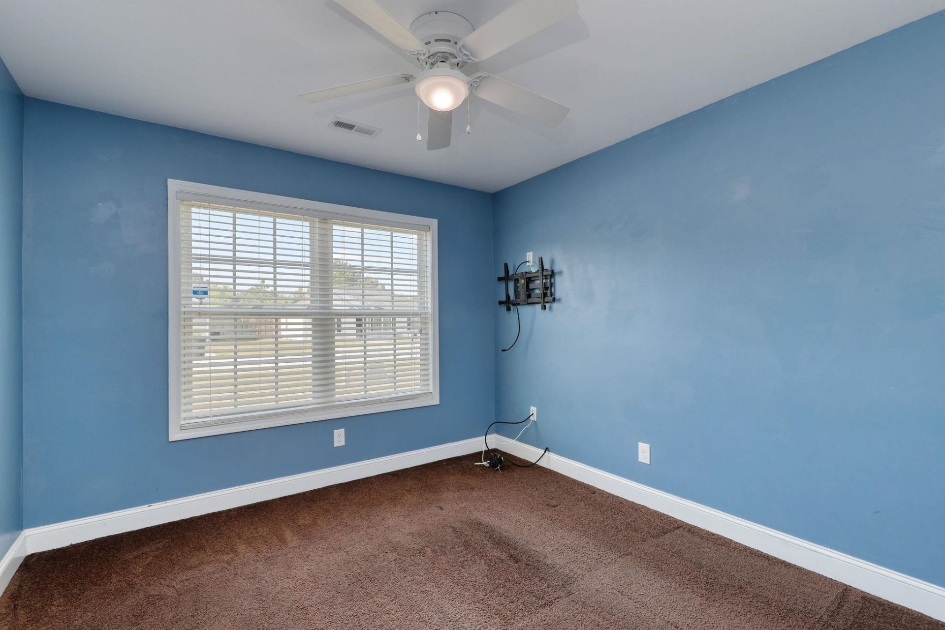 297 Weyburn St. Photo 13