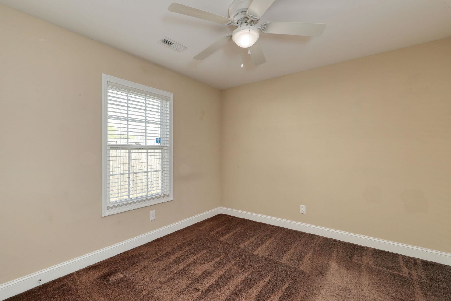 297 Weyburn St. Photo 15