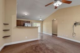 297 Weyburn St. photo 4