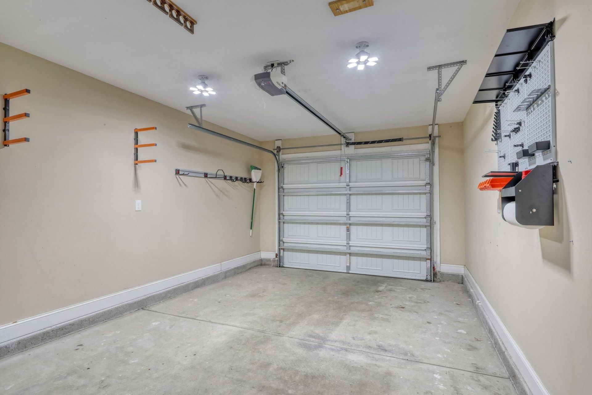 297 Weyburn St. Photo 24