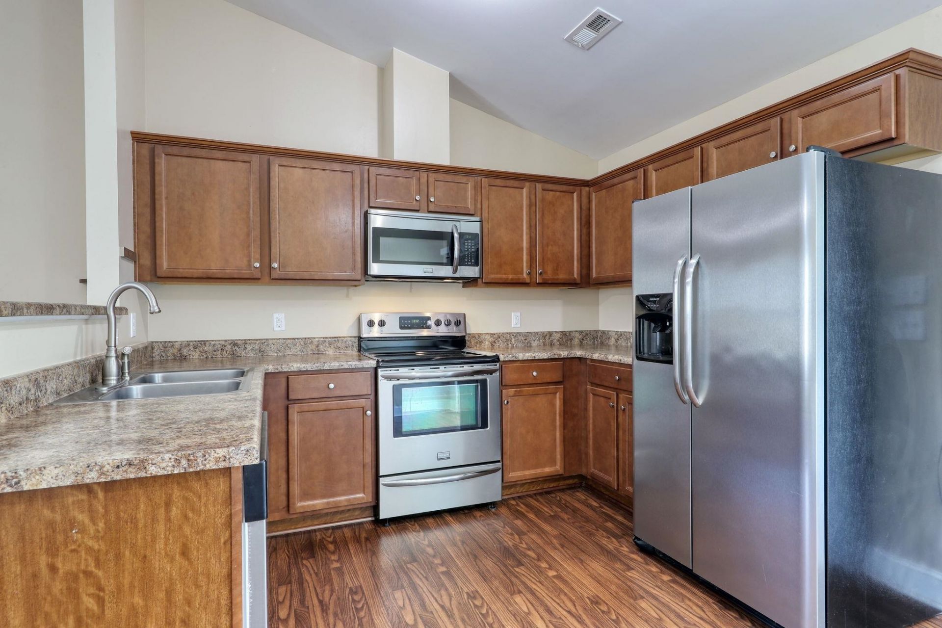 297 Weyburn St. Photo 4