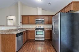 297 Weyburn St. photo 4