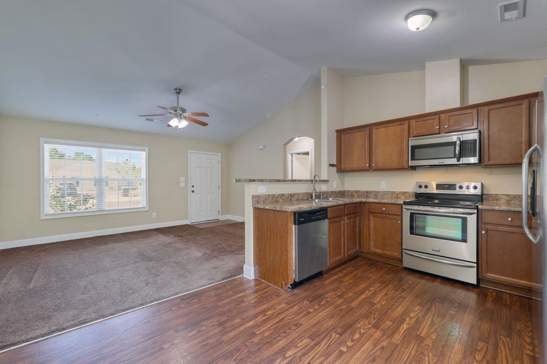 297 Weyburn St. Photo 6