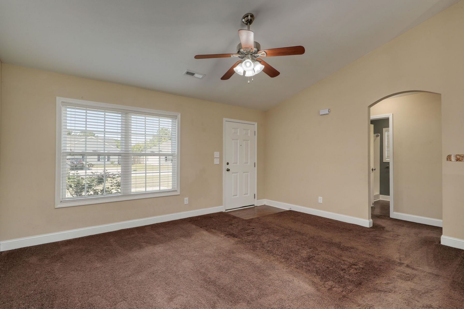 297 Weyburn St. Photo 7