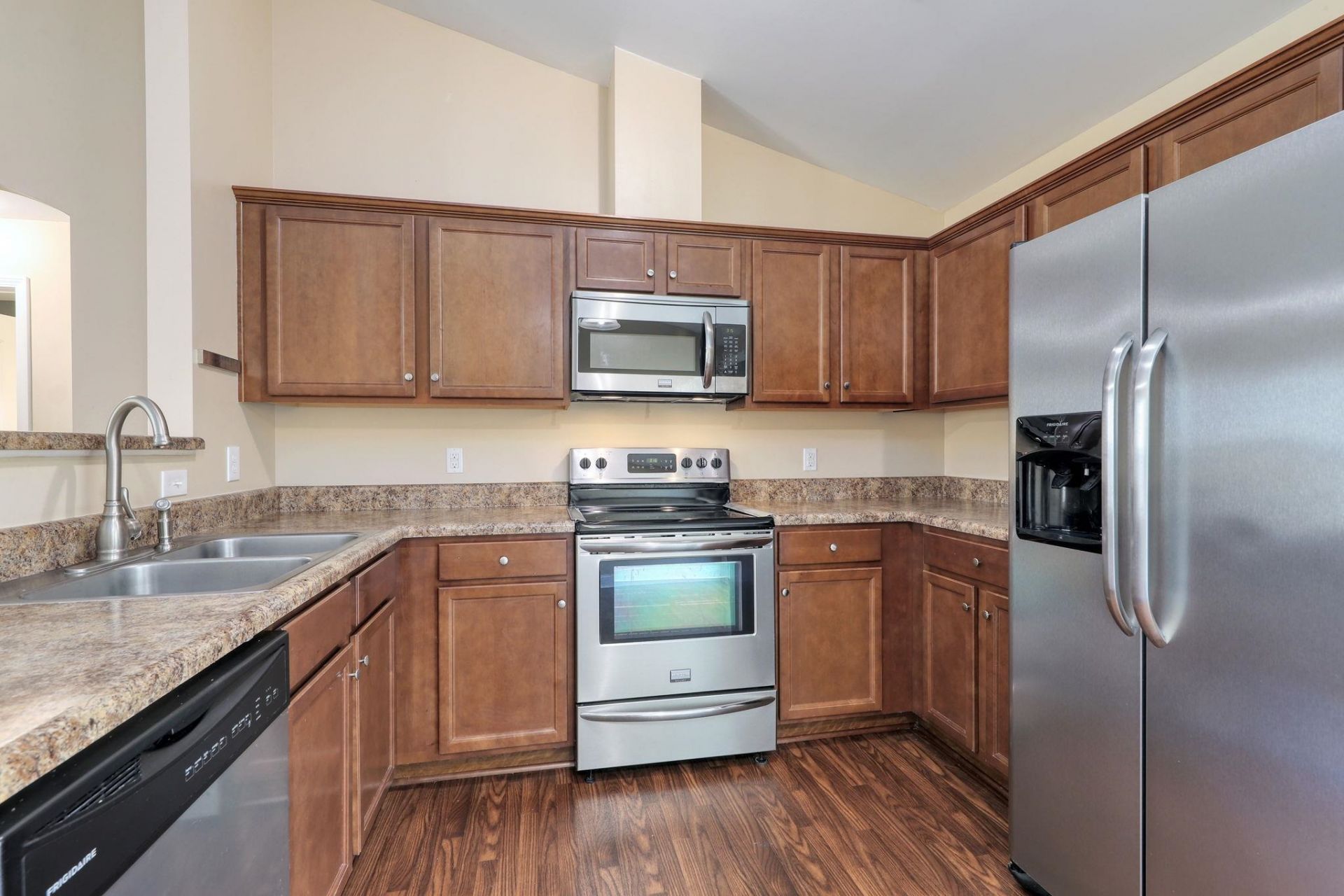 297 Weyburn St. Photo 8