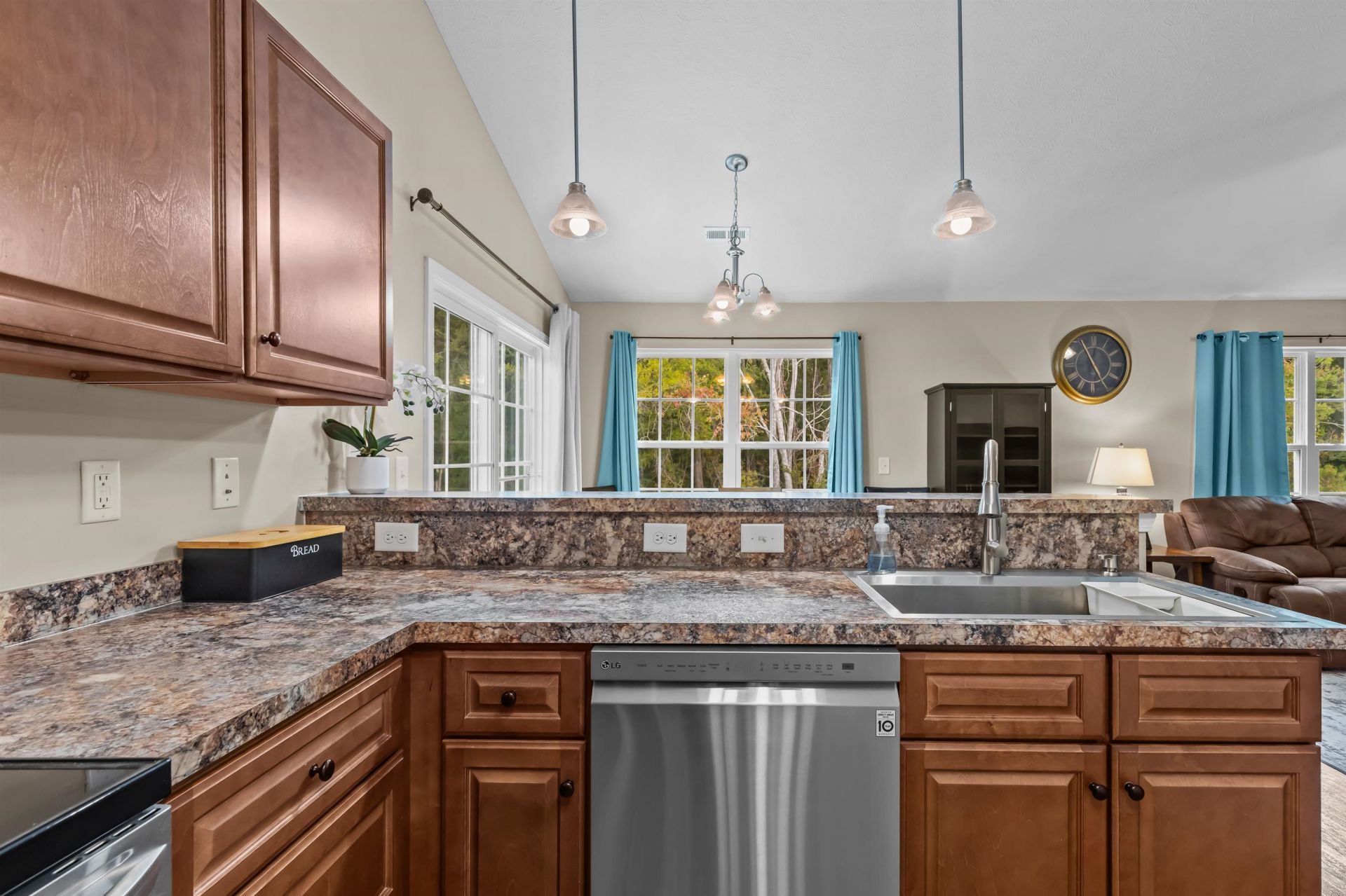 2452 Summerhaven Loop Photo 18