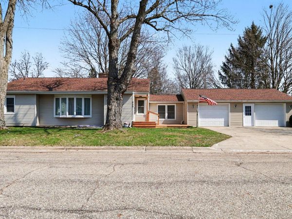 605 S Anderson Street, Plainwell, MI 49080