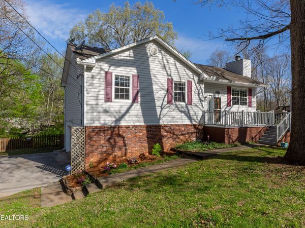 2204 Bishops Bridge Rd, Knoxville, TN 37922