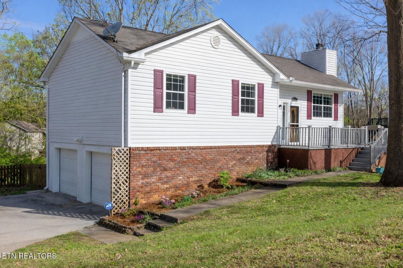 2204 Bishops Bridge Rd, Knoxville, TN 37922 Main Photo