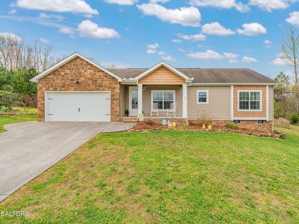 223 Pebble Court, Lenoir City, TN 37772