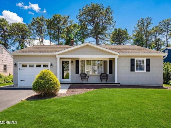 5 Bennington Drive, Toms River, NJ 08757