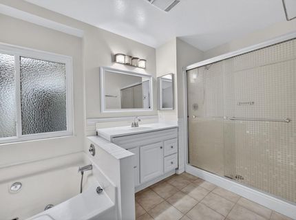 6975 Casa Del Este Way, Sacramento, CA 95828 Photo