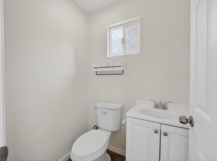 6975 Casa Del Este Way, Sacramento, CA 95828 Photo