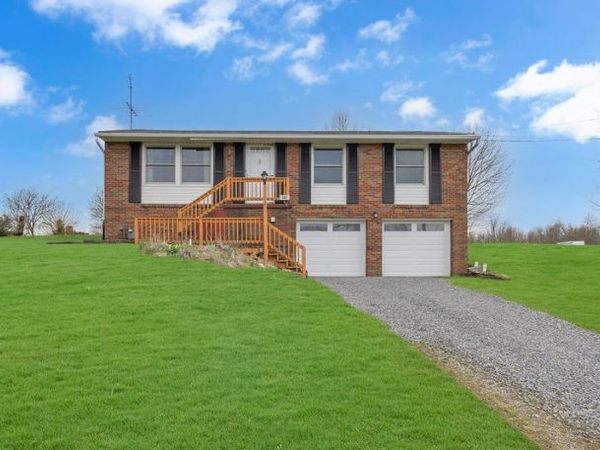 107 Goehring Ln, Beaver Falls, PA 15010