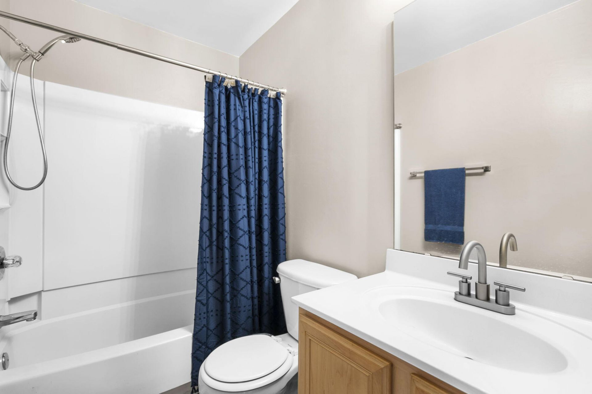 9271 Ayscough Road Photo 18