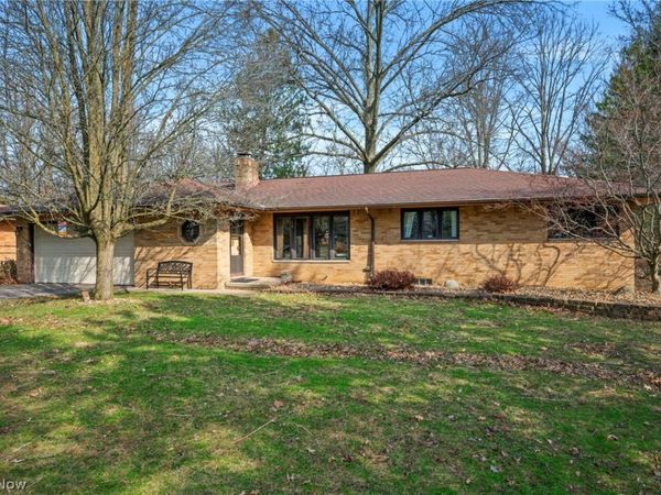 2441 Vezber Drive , Seven Hills, OH 44131