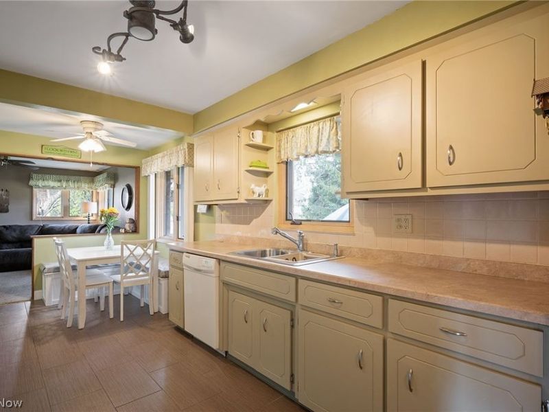 2441 Vezber Drive , Seven Hills, OH 44131 Photo 11