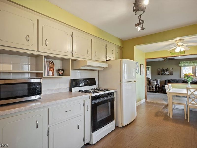 2441 Vezber Drive , Seven Hills, OH 44131 Photo 12