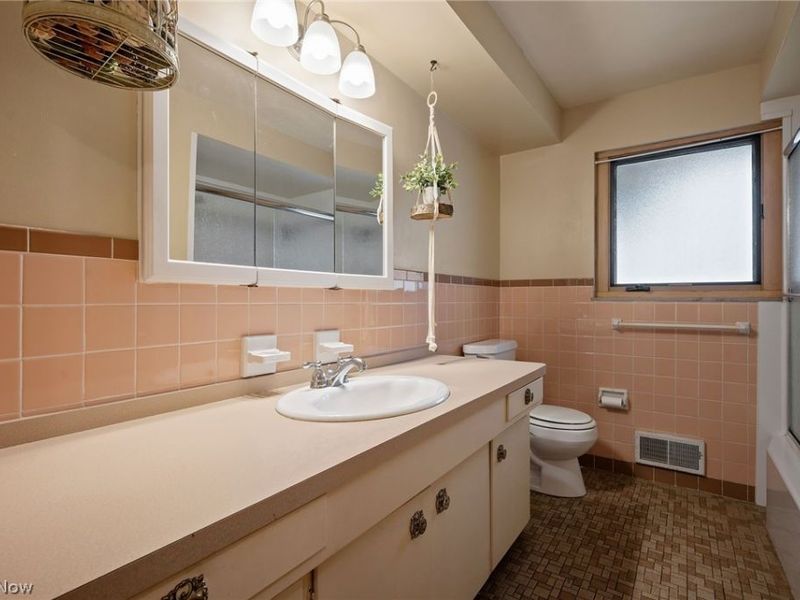 2441 Vezber Drive , Seven Hills, OH 44131 Photo 17