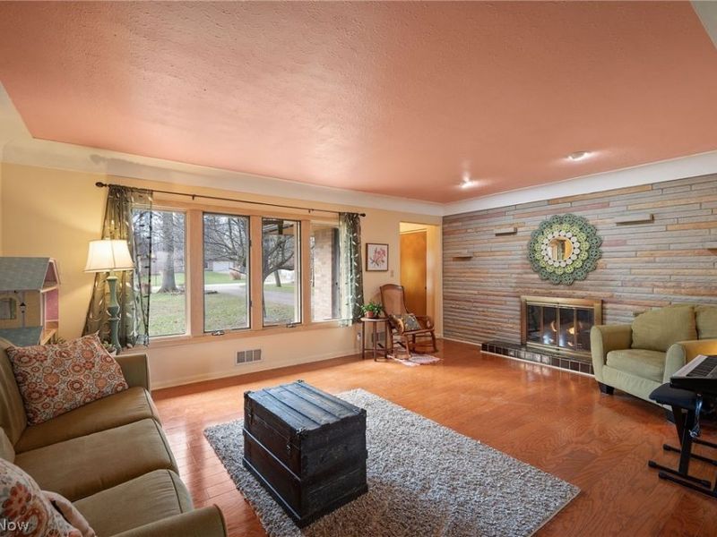 2441 Vezber Drive , Seven Hills, OH 44131 Photo 3