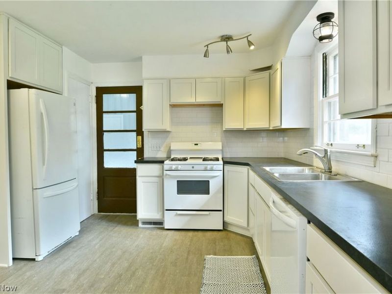 2262 Niles Cortland Road NE, Cortland, OH 44410 Photo 11