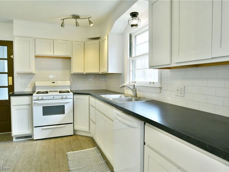 2262 Niles Cortland Road NE, Cortland, OH 44410 Photo 12