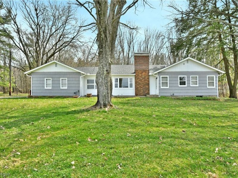 2262 Niles Cortland Road NE, Cortland, OH 44410 Photo 2