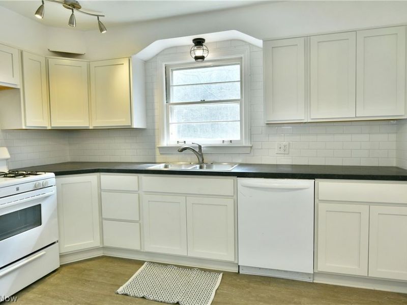 2262 Niles Cortland Road NE, Cortland, OH 44410 Photo 9