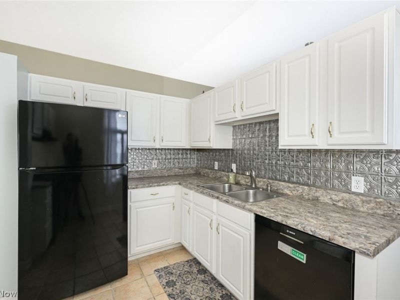 5780 Emerald Ridge Parkway, Solon, OH 44139 Photo 15