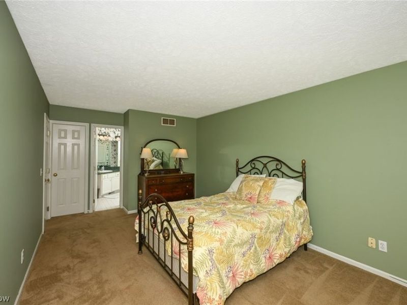 5780 Emerald Ridge Parkway, Solon, OH 44139 Photo 25