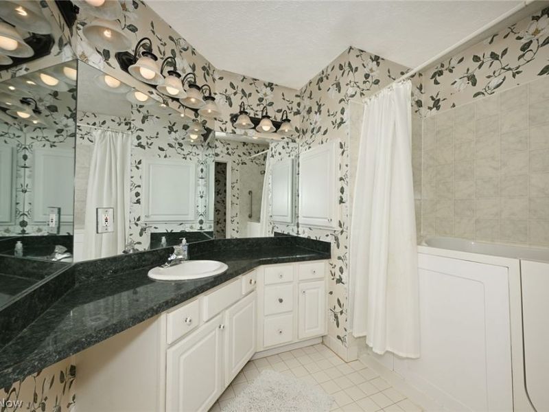 5780 Emerald Ridge Parkway, Solon, OH 44139 Photo 27