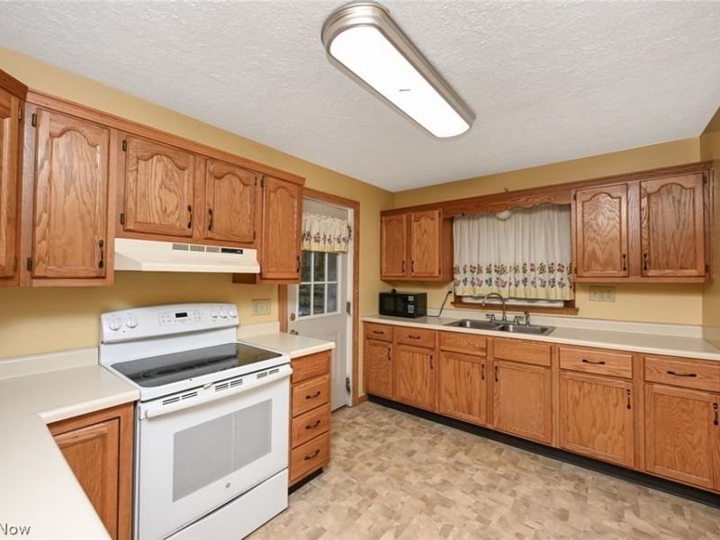 329 Redwood Street SW, Beach City, OH 44608 Photo 19