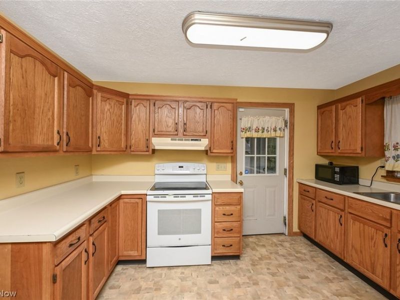 329 Redwood Street SW, Beach City, OH 44608 Photo 20