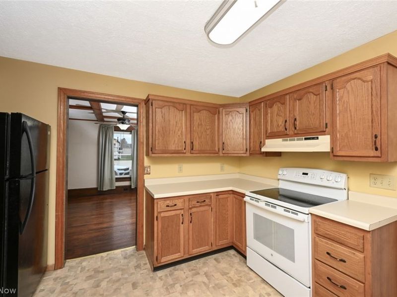 329 Redwood Street SW, Beach City, OH 44608 Photo 21