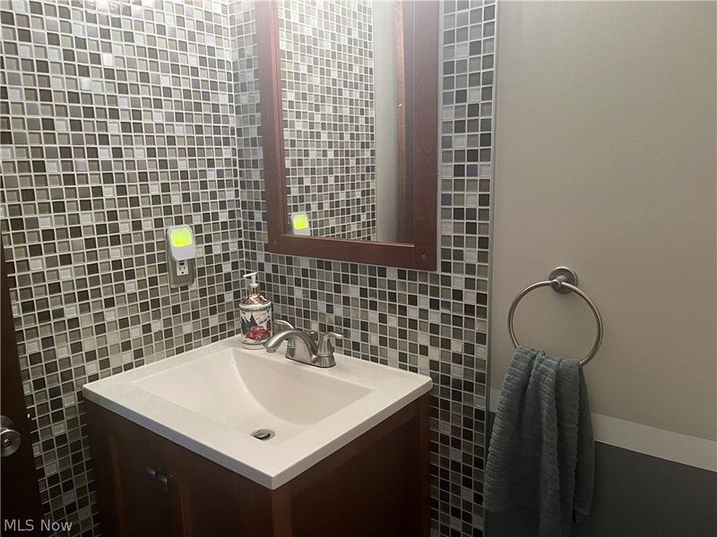 5553 Windrush Court, Parma, OH 44134 Photo 12