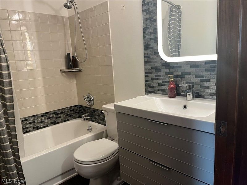 5553 Windrush Court, Parma, OH 44134 Photo 6