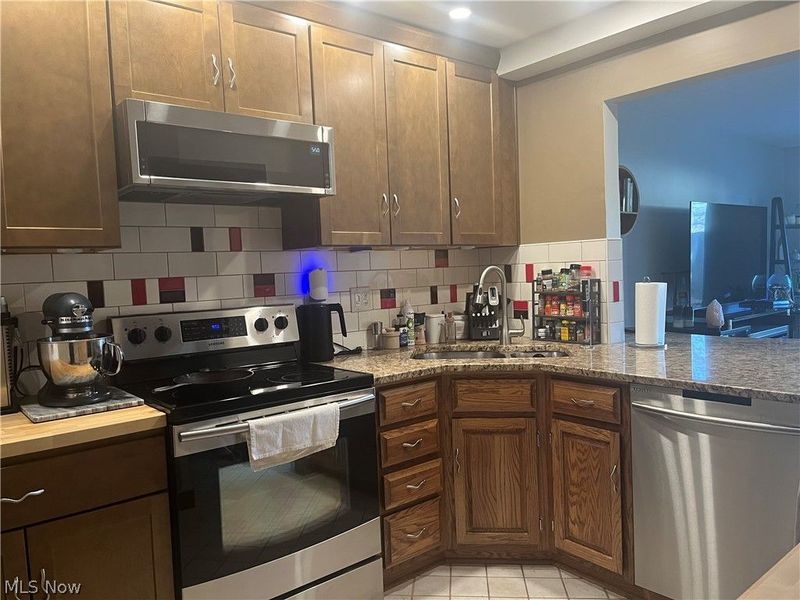 5553 Windrush Court, Parma, OH 44134 Photo 8