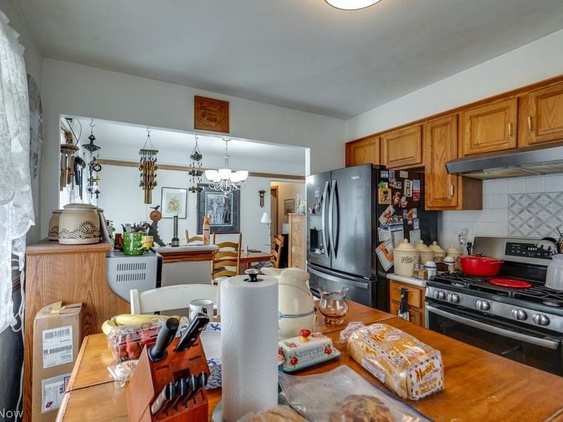 7295 Oakwood Road, Parma, OH 44130 Photo 11