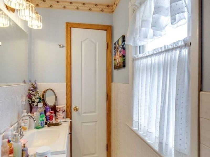 7295 Oakwood Road, Parma, OH 44130 Photo 19