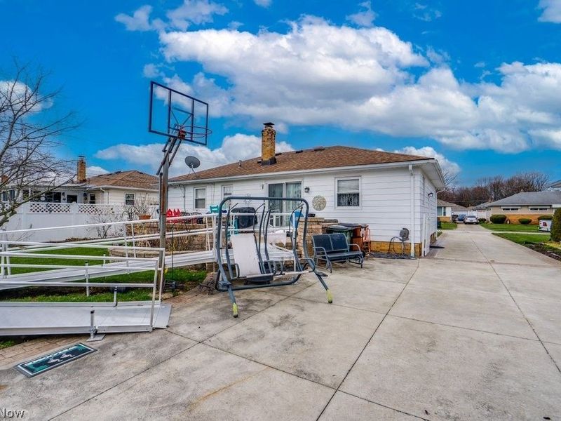 7295 Oakwood Road, Parma, OH 44130 Photo 25