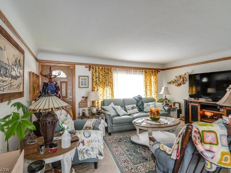 7295 Oakwood Road, Parma, OH 44130 Photo 3