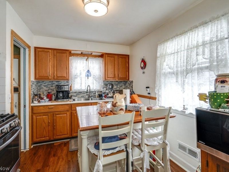 7295 Oakwood Road, Parma, OH 44130 Photo 9