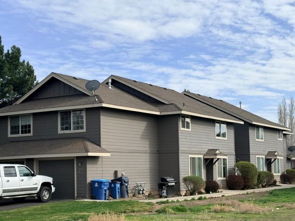 2904 SW Juniper Avenue, Redmond, OR 97756