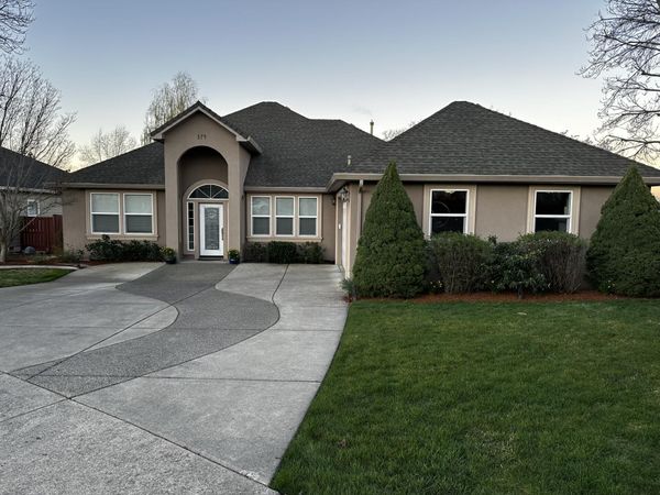 374 Leandra Lane, Eagle Point, OR 97524