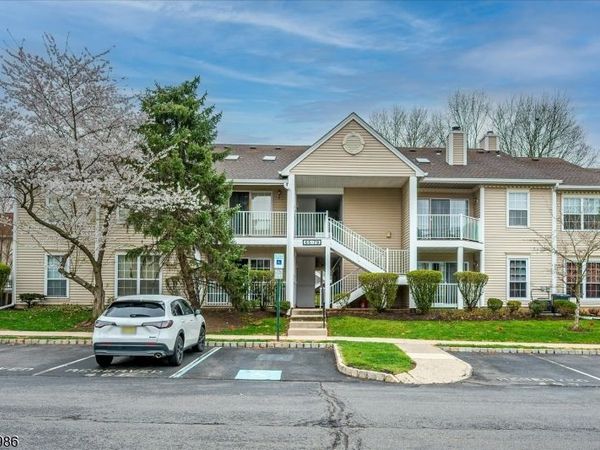 69 Amberly Ct, Franklin, NJ 08823