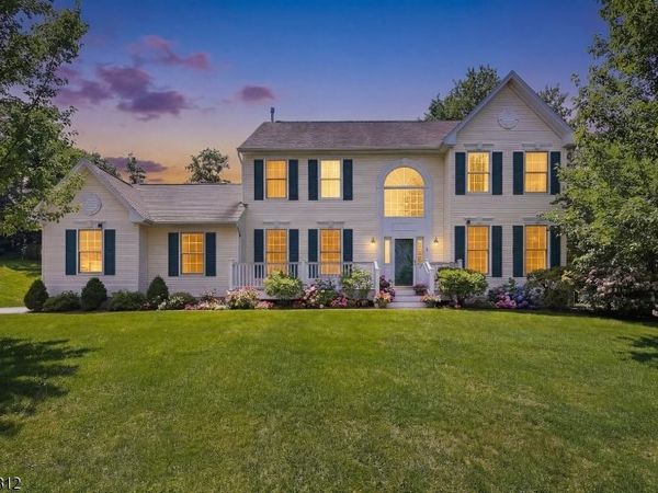 104 Hockenbury Dr, Glen Gardner, NJ 08826