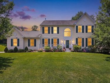 104 Hockenbury Dr, Glen Gardner, NJ 08826