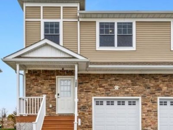 100 Valerie Dr, Manville, NJ 08835